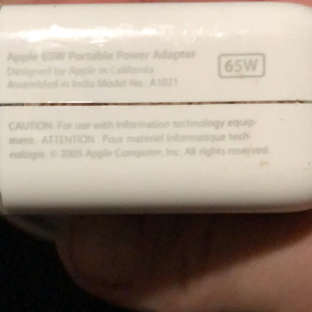Apple 🍎 MacBook 65W portable power charger